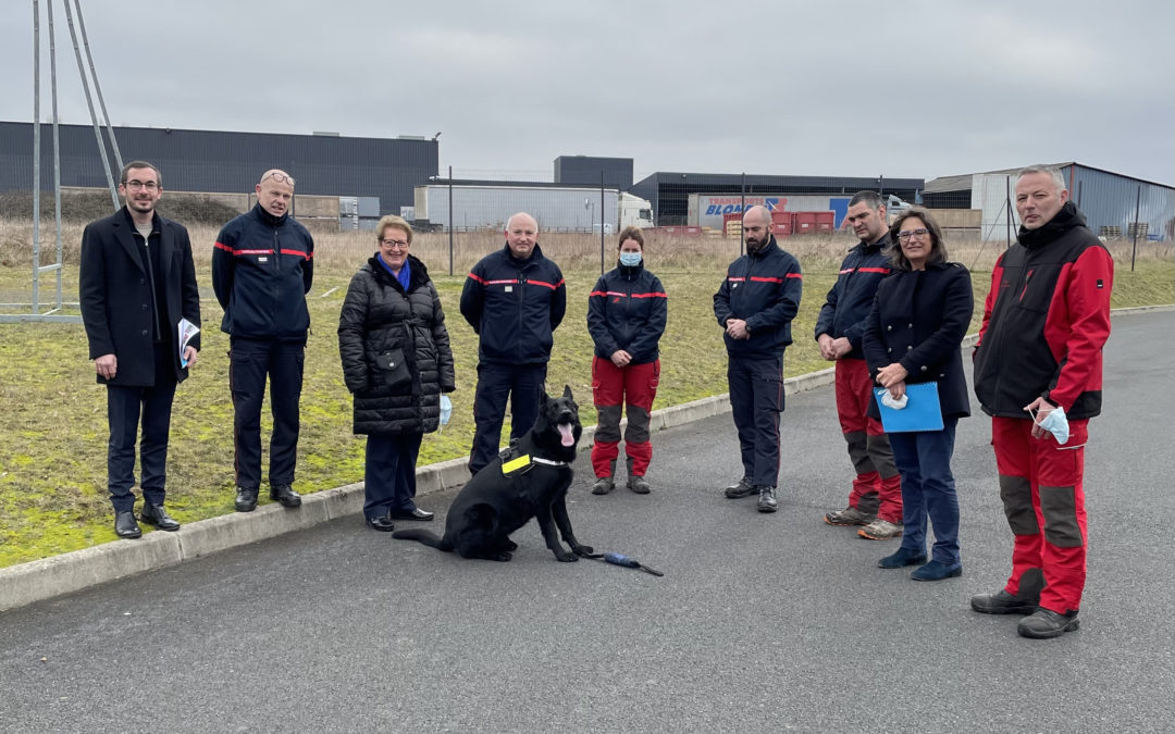 Rencontre de l’équipe cynotechnique des sapeurs-pompiers en présence de la présidente du SDIS